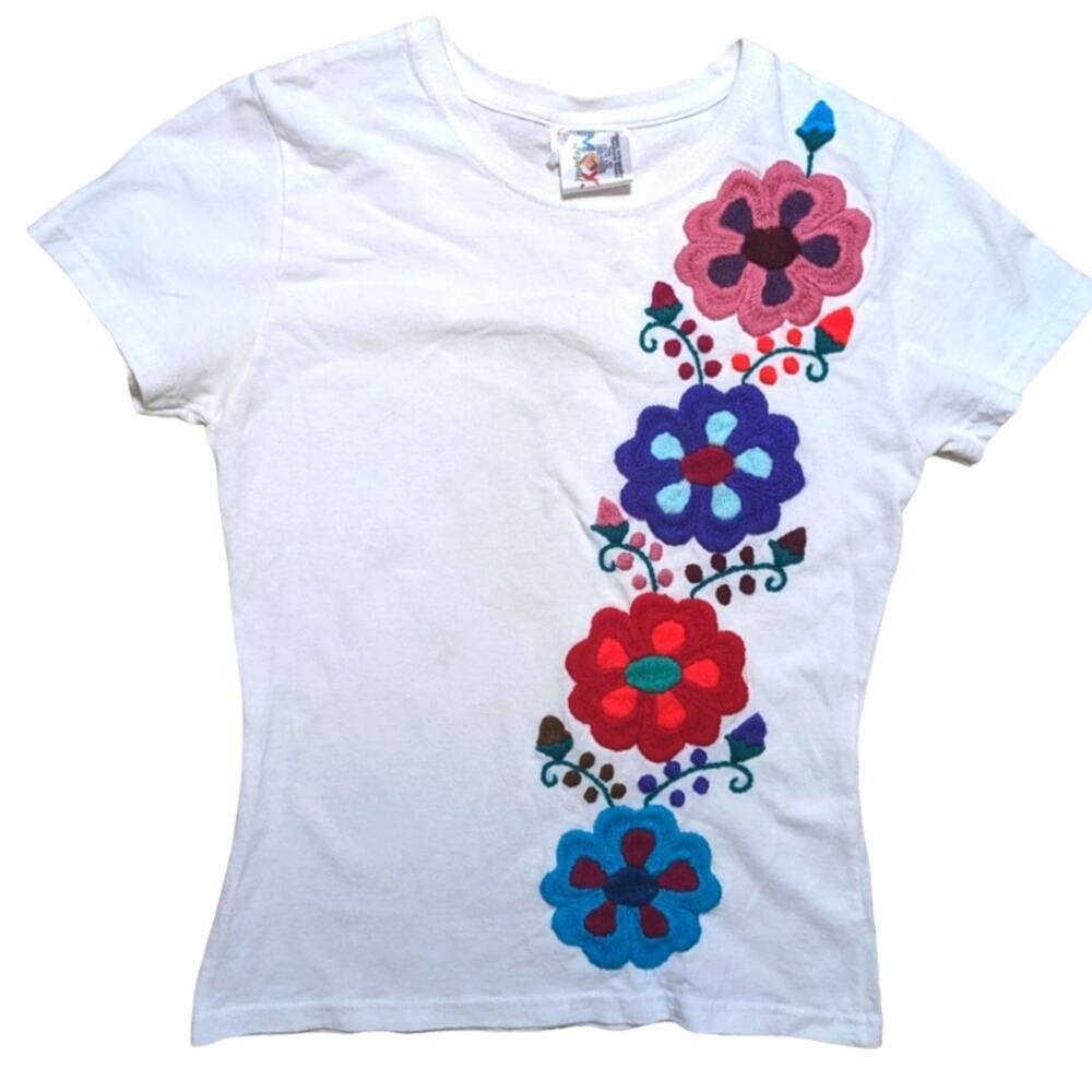 Floral women's artesanal Hand embroidered‎ t-shirt